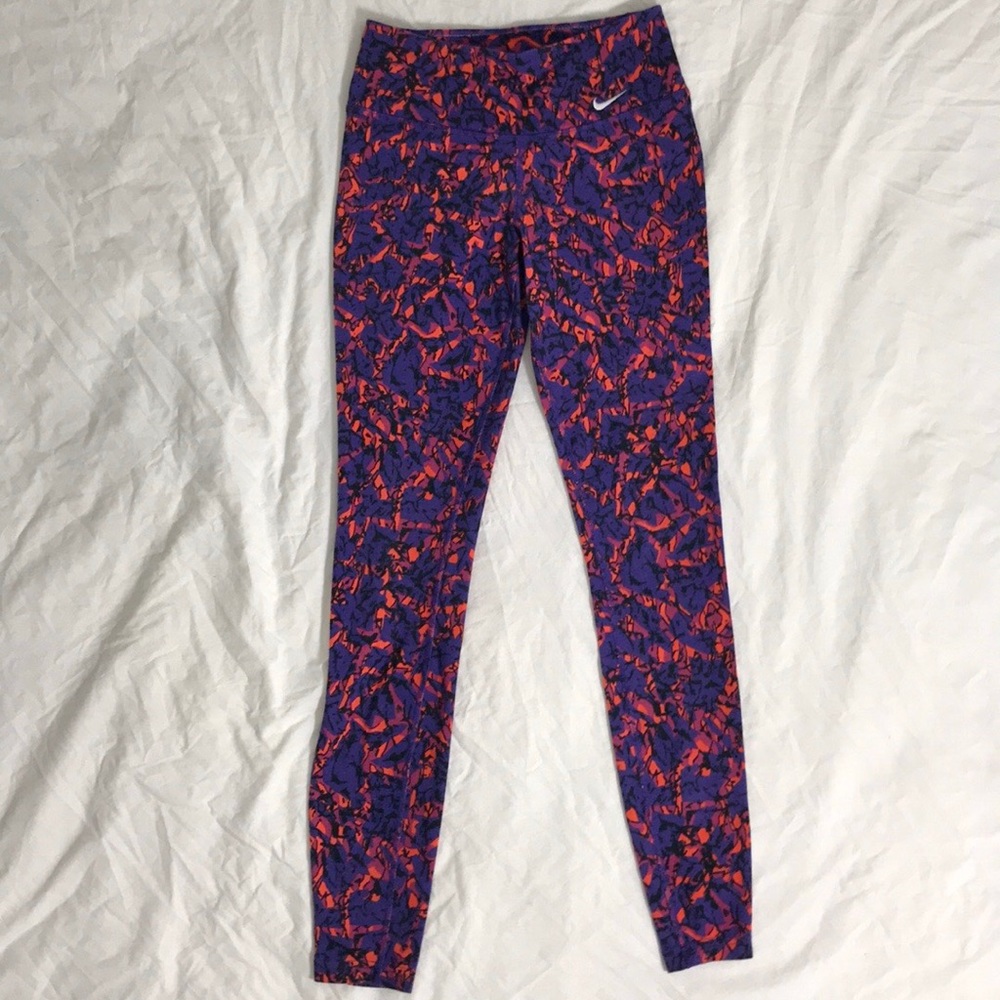 Brand new Nike printed leggings XS